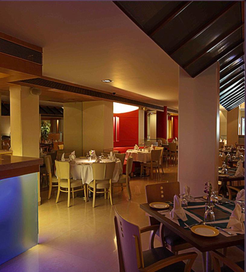 The Royal Orchid Hotel, Chembur Bombaim Exterior foto