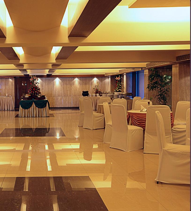 The Royal Orchid Hotel, Chembur Bombaim Exterior foto